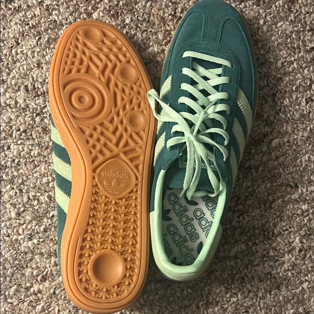 Adidas green and teal shoes - Picture 3 of 5